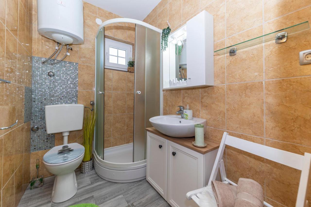 Villa Tamara Биоград на Мору Екстериор снимка